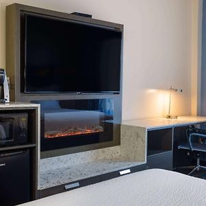 Deluxe  Room Mobility accessible